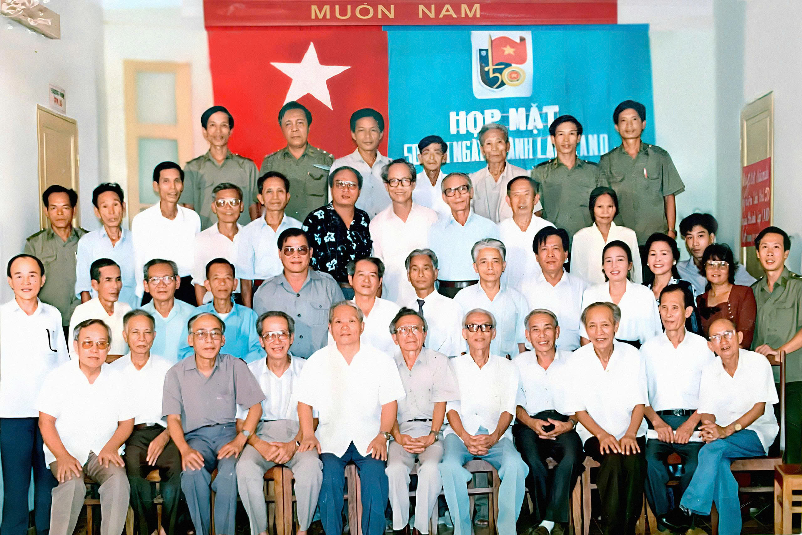 BẢN HÙNG CA GIỮA LÒNG THÀNH PHỐ CẢNG